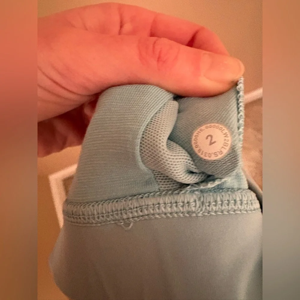 Lululemon Light Blue Sports Bra Size 2 with criss cross back - Picture 7 of 7